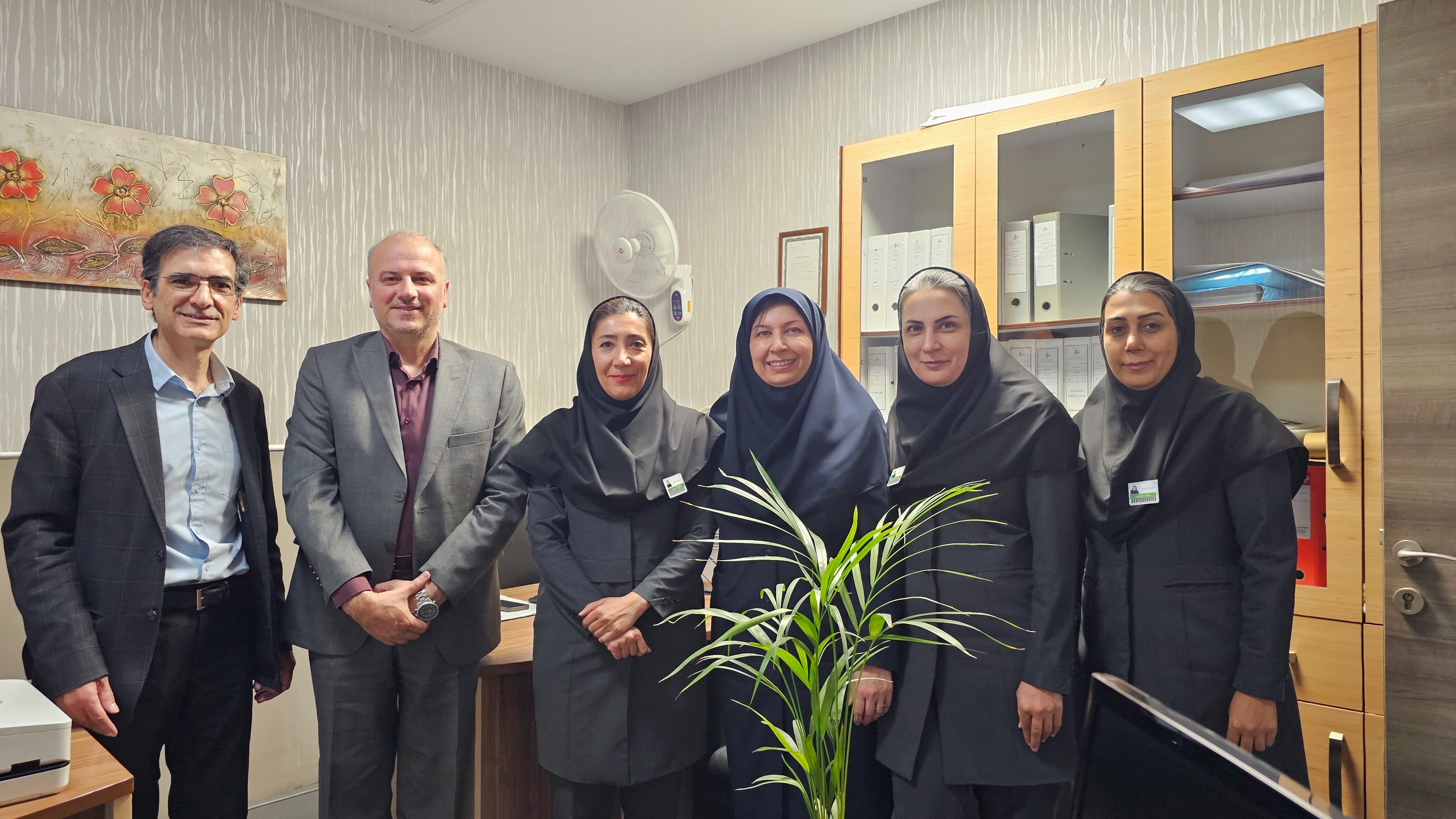 تجلیل از واحد منابع انسانی بیمارستان محب کوثر در روز منابع انسانی