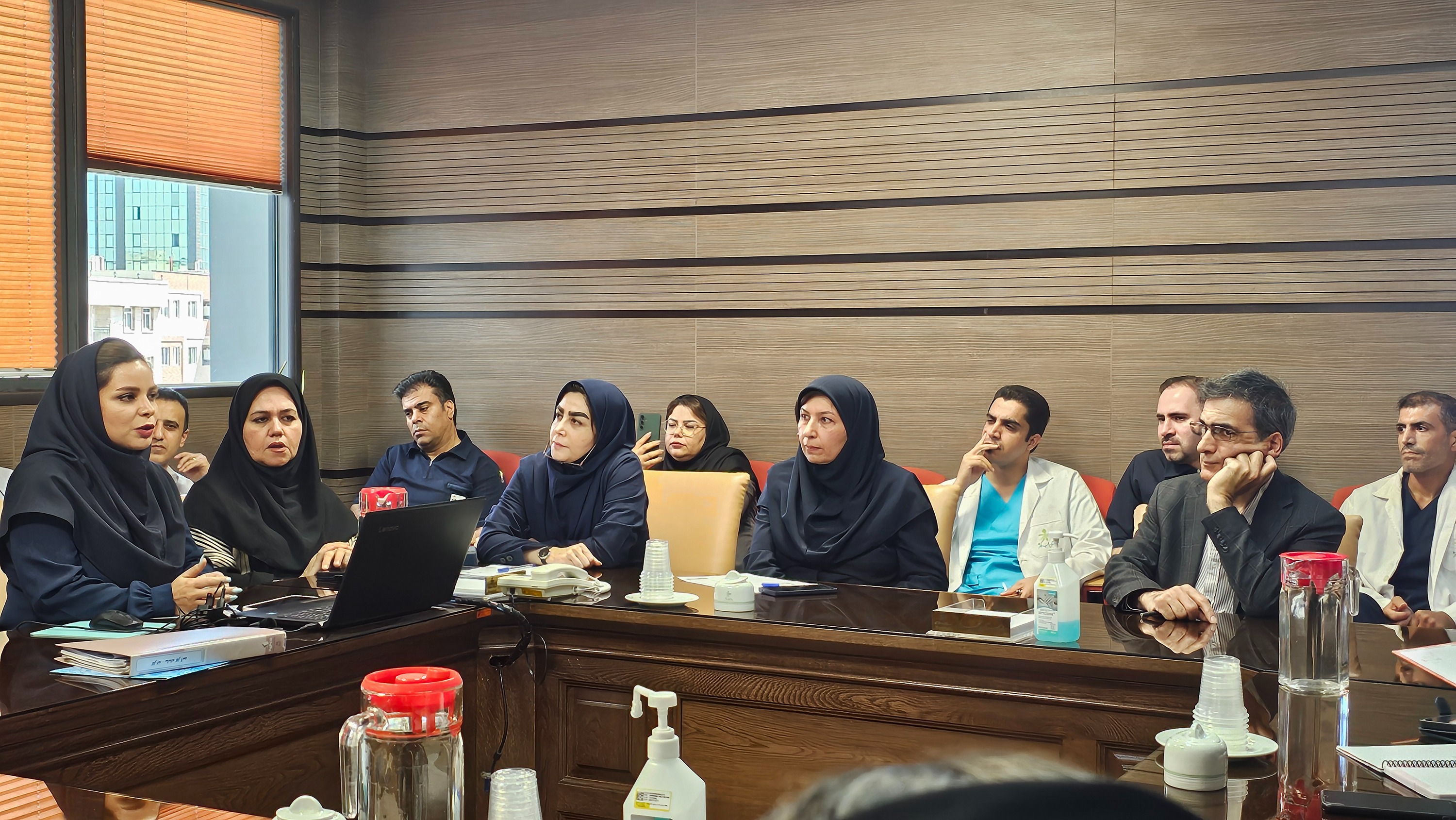 جلسه آموزش سامانه کارآمد با حضور کارشناسان دانشگاه 