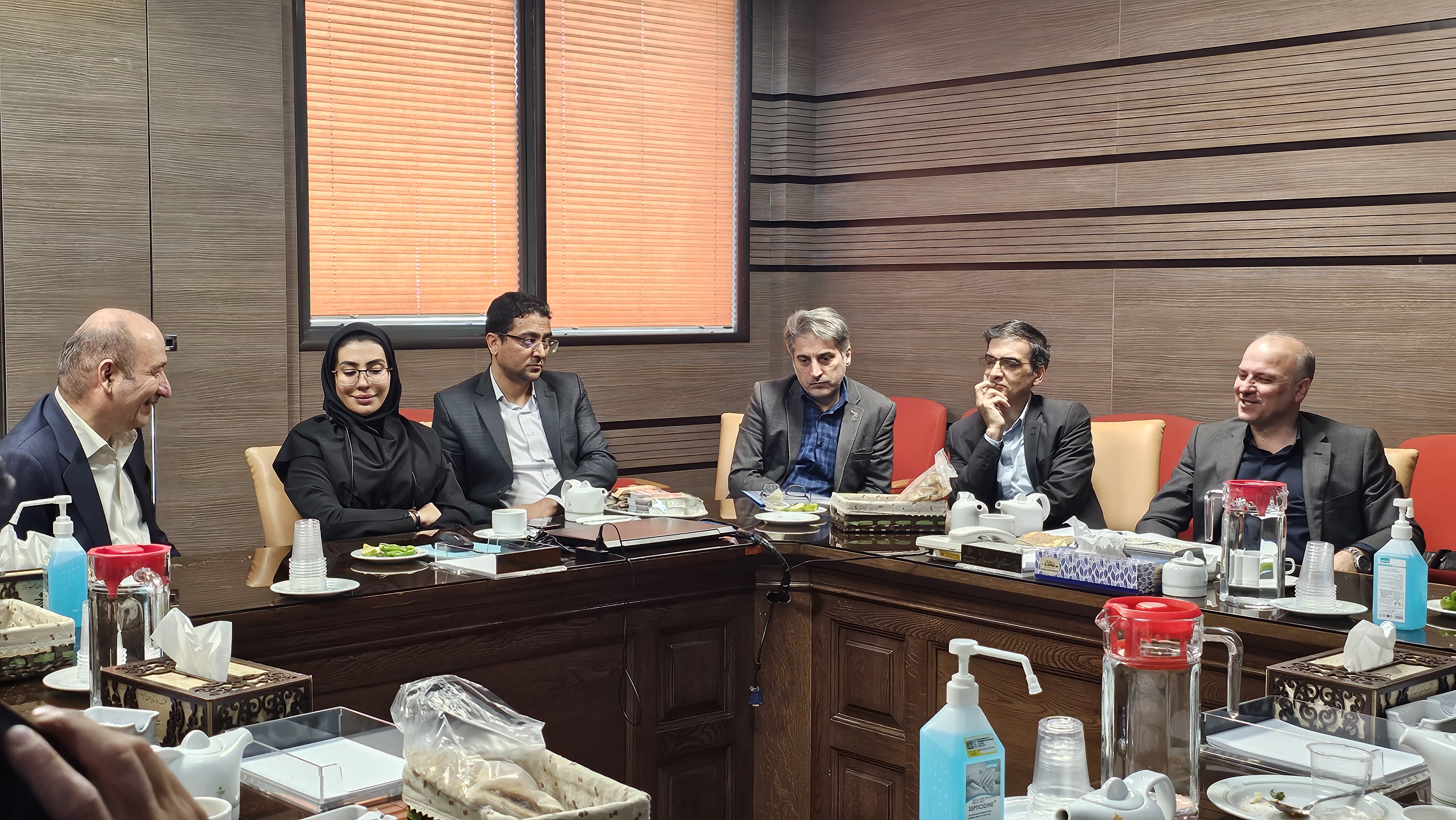 ارزیابی عملکرد مدیران بیمارستان محب کوثر با هدف ارتقای بهره‌وری